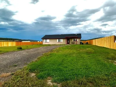 Bryce Canyon Cottage! Just a few of mins away. Hotels near Riverside Campground