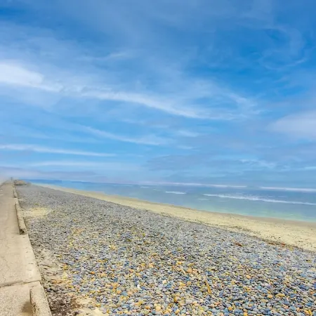 Beachfront Family Dream! On the strand in Oceanside - Pet friendly!