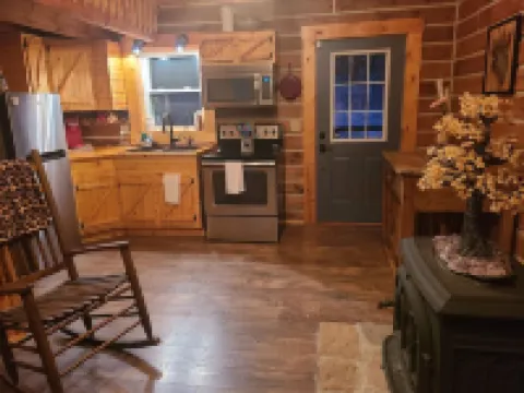 Cozy 2-bedroom country side cabin. Minutes from Patoka Lake. Pet friendly.