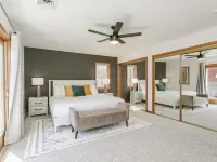 Relaxing Lakeview Retreat! Pool, Hot Tub, Firepit, Gameroom Perfect for Groups, Hotels in Milo