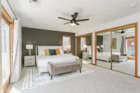 Relaxing Lakeview Retreat! Pool, Hot Tub, Firepit, Gameroom Perfect for Groups, Hotels in Milo
