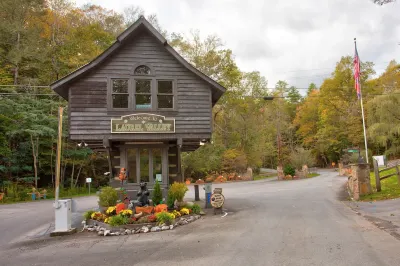 Panoramic Paradise!  Spacious Pet Friendly House. Sleeps 10, Minutes to GSMNP!