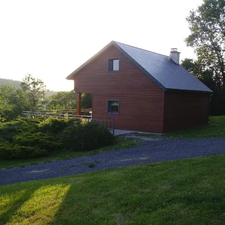 chalet between the mountains and the lakes