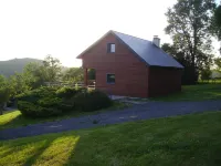 chalet between the mountains and the lakes