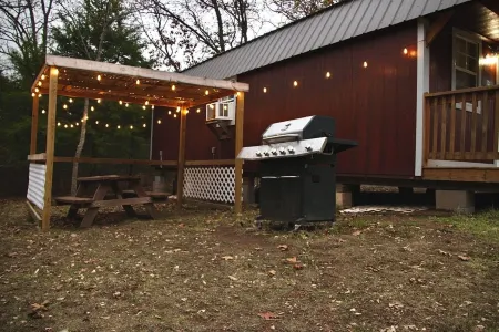 Glamping Family Cabin  - floating/fishing/golfing Illinois River near Tahlequah Отели в г. Скрапер