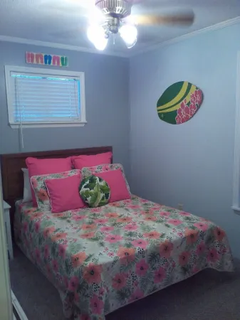 Cozy 2-Bedroom Cottage in Ocean Lakes Campground