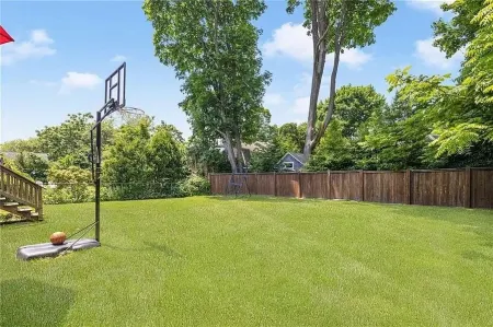 Quaint Downtown Jamestown R.I. Home -Walking distance to Newport Ferry and Beach