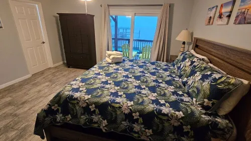 Sunset Retreat - 2 Bedroom, 2 Bath Bayfront home with private pool & Hot Tub