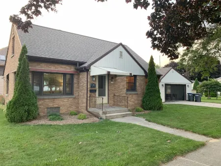 New King Park Beach Lookout Deluxe! 3BR Right at Lake! Отели в г. Sheboygan