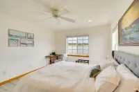 Oceanfront Escape w/ Hot Tub Hotel dekat PBY-Naval Air Museum