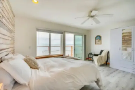 Oceanfront Escape w/ Hot Tub Hotels in Oak Harbor