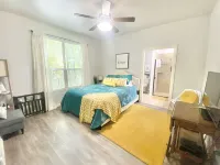 Peaceful Creekside Cottage - quiet, clean and lots of amenities! Hotels in Midlothian