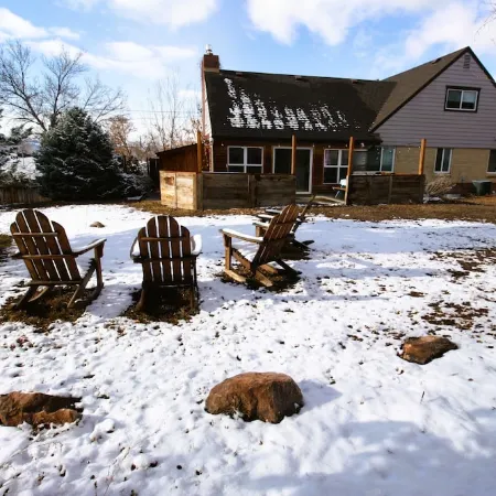 The Traveler's House-Central to All, Hilltop, Hot Tub, Gameroom, Firepit, Skiing