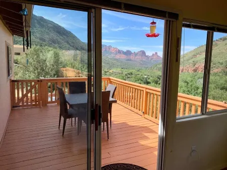 Your Sedona Red Rocks Escape at Oak Creek Canyon! Отели рядом с достопримечательностью «Парк штата Слайд Рок»