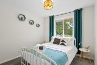 Chicago&O’Hare! King Bed+WiFi+Deck&Fence. New Bathroom