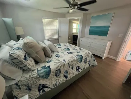 Blue Water Retreat @ Vanderbilt- steps to beaches/shopping/dining/entertainment!