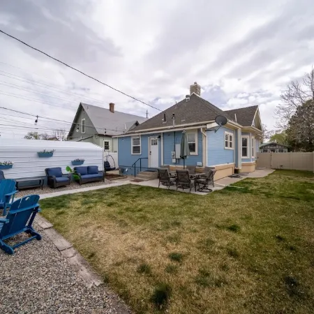 Cozy downtown retreat (pet friendly