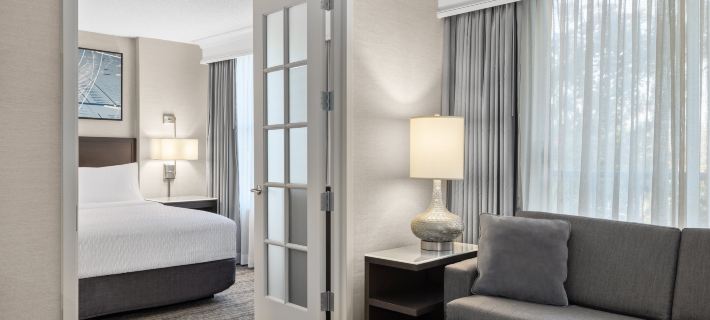 Hampton Inn & Suites by Hilton Downers Grove Chicago Hotels in DuPage County