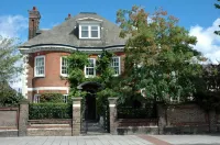 Exclusive Apartment with terrace, garage, gym in Georgian Residence well located Các khách sạn gần Kensal Rise