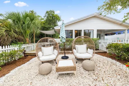 Charming Blue Mountain Bungalow in 30A. Walk or Golf Cart down to the sand.