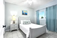 Stunning Beachfront 2/2 Condo - Breathtaking Views / Private Pools!