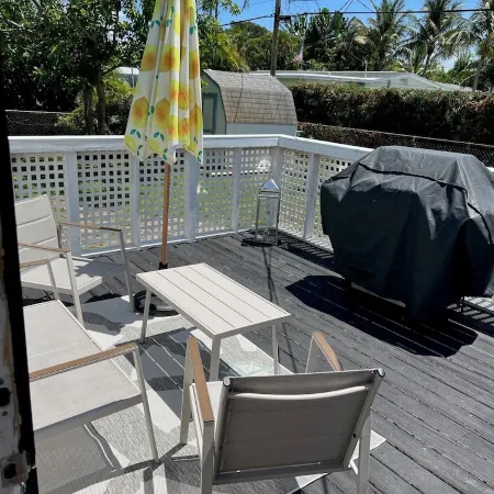 MINUTES TO BEACHES & DOWNTOWN JENSEN BEACH, SLEEPS 4