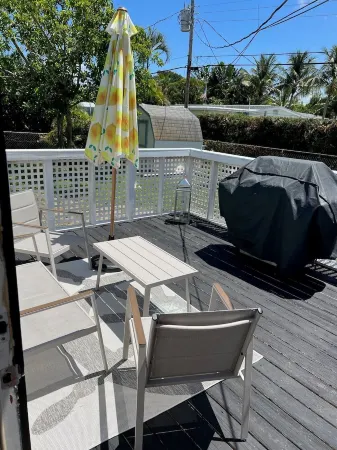 MINUTES TO BEACHES & DOWNTOWN JENSEN BEACH, SLEEPS 4 Отели рядом с достопримечательностью «сквер Уан»
