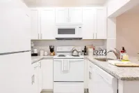 Waterfront condo with pool, 1 block to the beach!