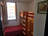 Comfortable "5 people" near the piste and ski school. Free underground parking Hotels in Valloire