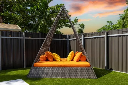 Encanto Luxury Home Отели рядом с достопримечательностью «La Caimanera Soccer Fields»