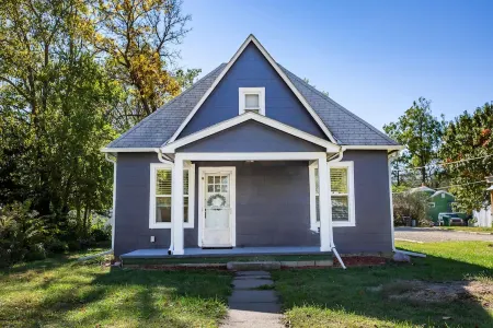 Charming Bungalow Manhattan Отели в г. Манхэттен