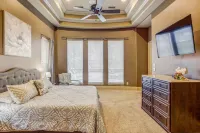 Family Resort with Pool, Spa, Theater, Game Room on Golf Course!