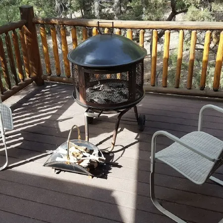 Beautiful Bison Ridge Cabin that has it all...