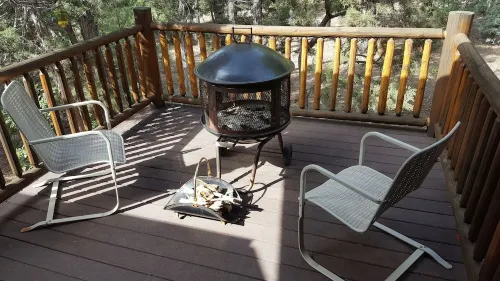 Beautiful Bison Ridge Cabin that has it all...