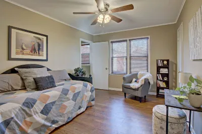 2 blocks from Tulsa Expo Square/Fairgrounds