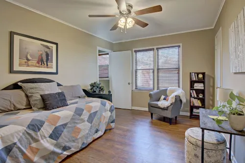 2 blocks from Tulsa Expo Square/Fairgrounds