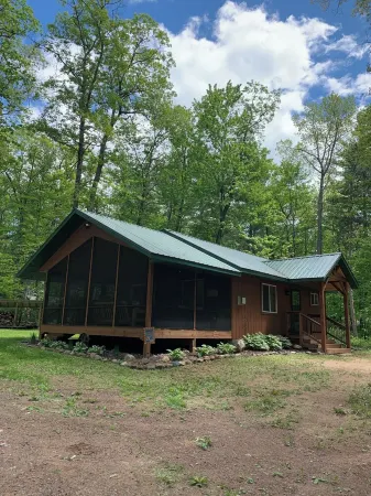 Modern Cabin located between Grindstone and Lac Courte Oreilles
