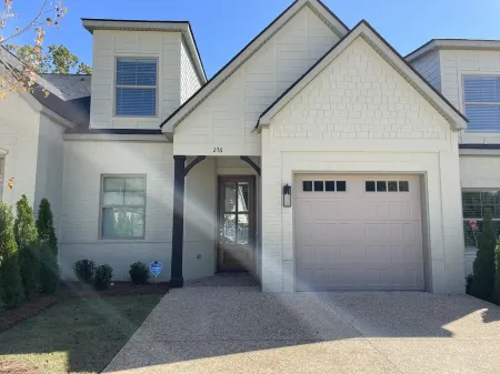 Tiger Townhouse 3/3 townhouse Отели рядом с достопримечательностью «Парк штата Чевакла»