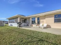 Cheerful & Vibrant Home Near Mineral Springs Hotels in Warm Mineral Springs