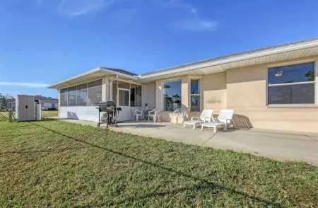 Cheerful & Vibrant Home Near Mineral Springs