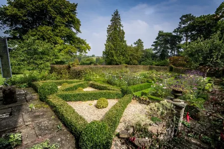 Peaceful Quality 2 bedroom/2 bathrooms Country House Apartment:beautiful garden Отели в г. Росс-он-Уай