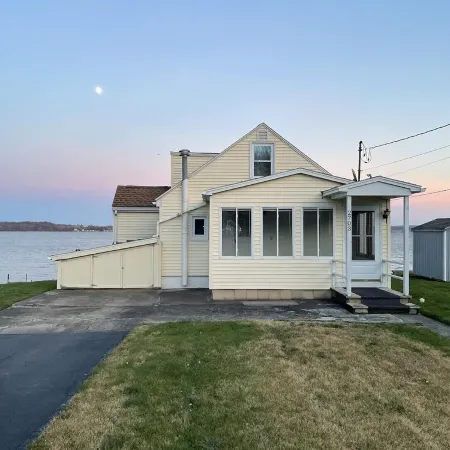 The Cape: Waterfront Home on Cayuga Lake
