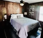 Cozy Cabin with Screened Porch and Fishing Dock on Lake D'Arbonne