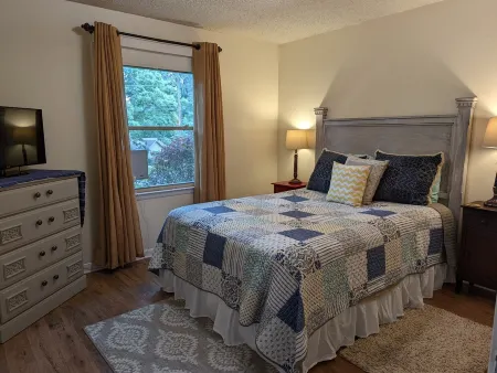 Ridgetop Retreat! 16 miles from Nashville. Quiet property on a dead end street.