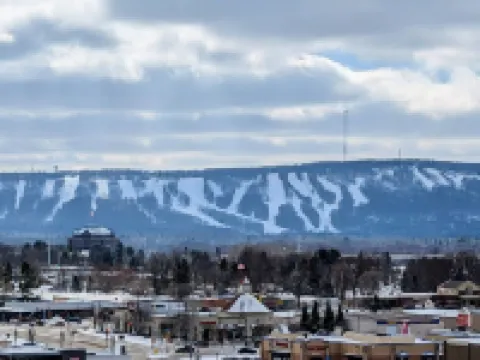 Historic Home w/ 2 King Beds & Fast Wifi Near Dwntn & Granite Peak Skiing/Hiking Hotels in Wausau