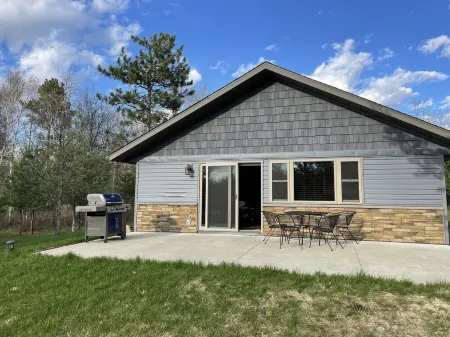 Bourbon Hideout - Private dock and access to Lower Hay Lake/Whitefish Chain