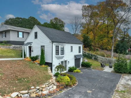 DT Mystic Renovated 3BR Mystic Cape house