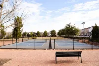 Huge Private Pool. 5 King Suites. Near Sand Hollow and Zion. Sleeps 32. - balcony