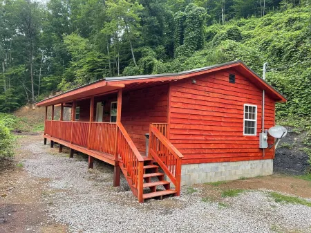 Secluded Cabin with a mountain view, hot tub, full kitchen, and living room.