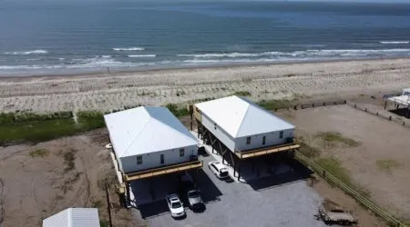 Boudreaux's Beach House Отели в г. Гранд Айл